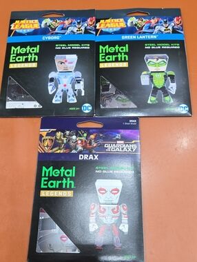 3 Metal Earth Legends Steel Model Kits, 2 DC & 1 Marvel
